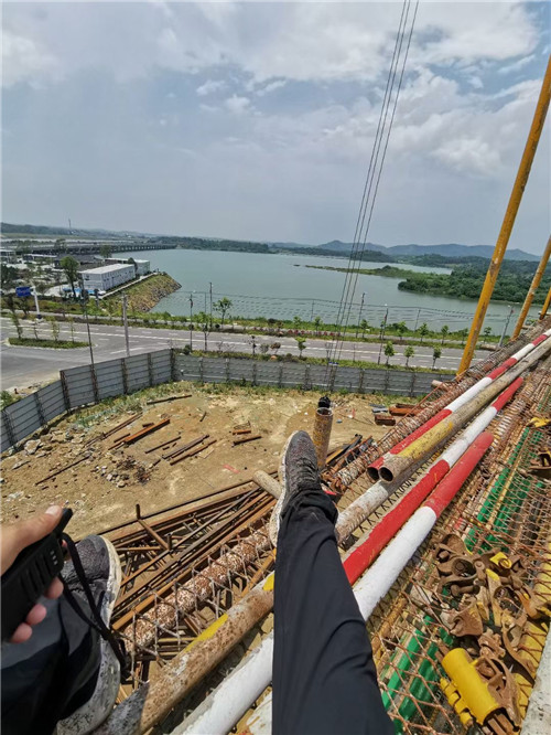 邕宁区作业中发生设备损坏或人员意外，责任怎么划分？