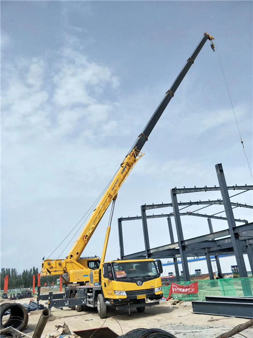 邕宁区超高层建筑钢结构吊装案例